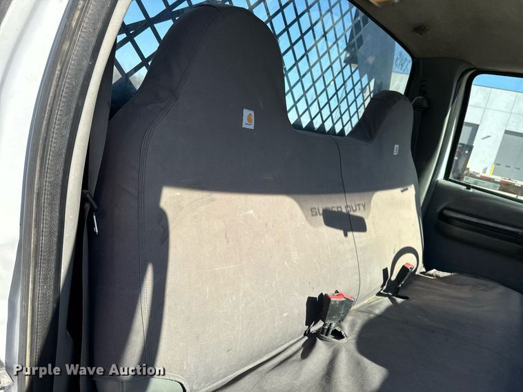 image for item EM3792 2007 Ford F550 Super Duty XL flatbed truck