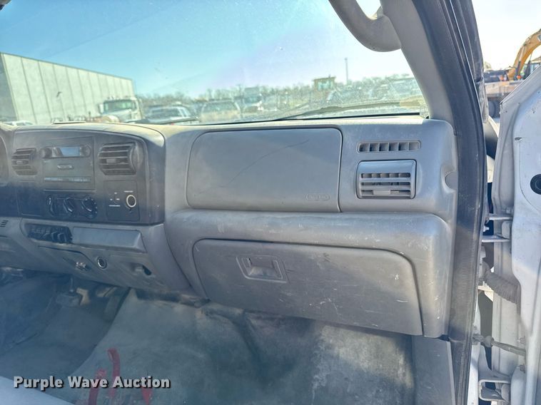 image for item EM3792 2007 Ford F550 Super Duty XL flatbed truck