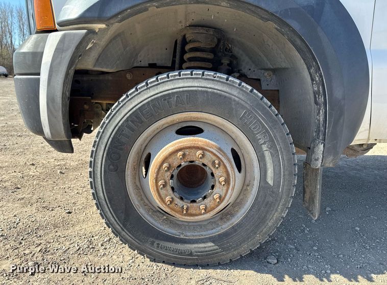 image for item EM3792 2007 Ford F550 Super Duty XL flatbed truck