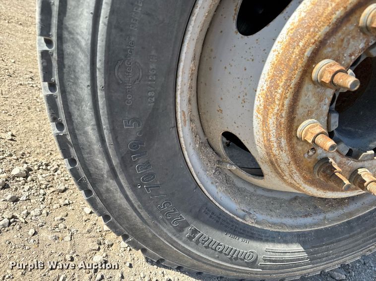 image for item EM3792 2007 Ford F550 Super Duty XL flatbed truck