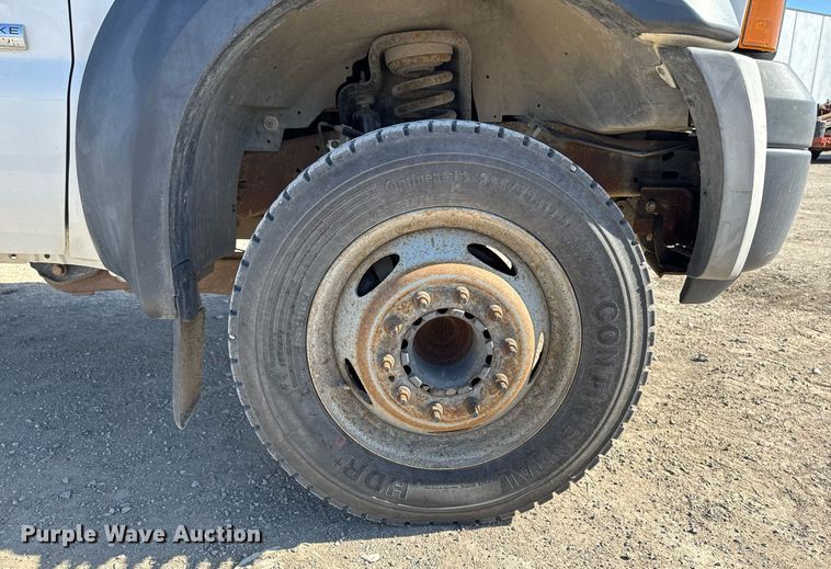 image for item EM3792 2007 Ford F550 Super Duty XL flatbed truck