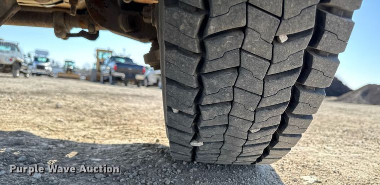 image for item EM3792 2007 Ford F550 Super Duty XL flatbed truck