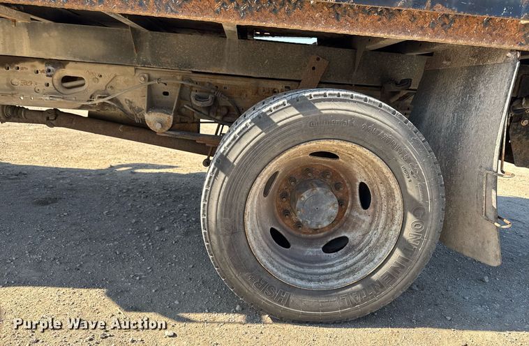 image for item EM3792 2007 Ford F550 Super Duty XL flatbed truck