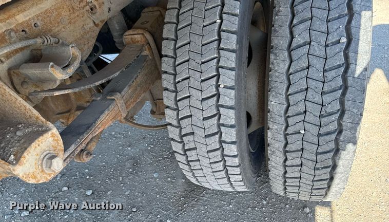 image for item EM3792 2007 Ford F550 Super Duty XL flatbed truck