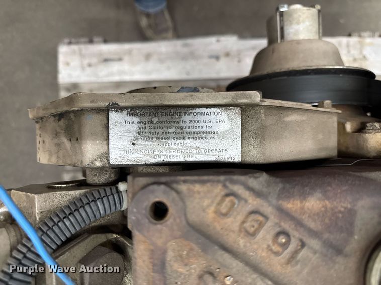 image for item EM3821 2000 Cummins B3.9-C engine