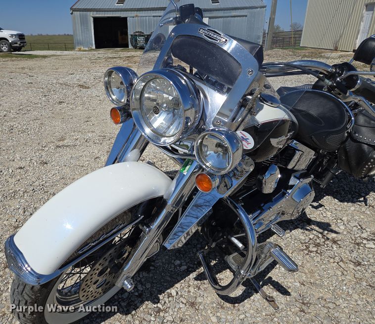 image for item EM7005 2005 Harley Davidson  Softail Deluxe  motorcycle