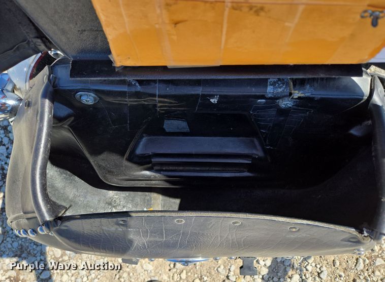 image for item EM7005 2005 Harley Davidson  Softail Deluxe  motorcycle