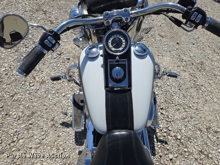 image for item EM7005 2005 Harley Davidson  Softail Deluxe  motorcycle