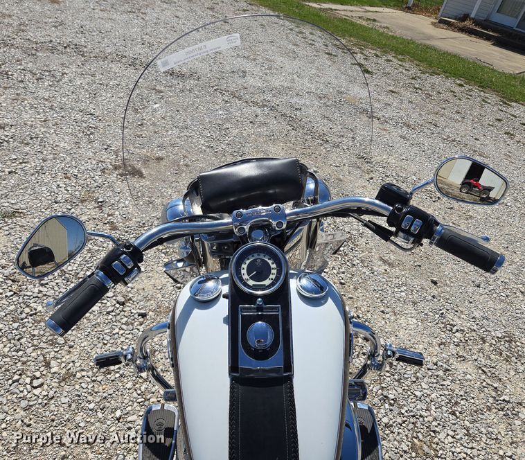 image for item EM7005 2005 Harley Davidson  Softail Deluxe  motorcycle