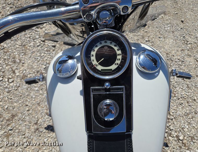 image for item EM7005 2005 Harley Davidson  Softail Deluxe  motorcycle