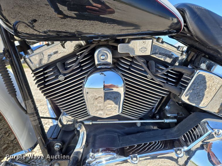 image for item EM7005 2005 Harley Davidson  Softail Deluxe  motorcycle