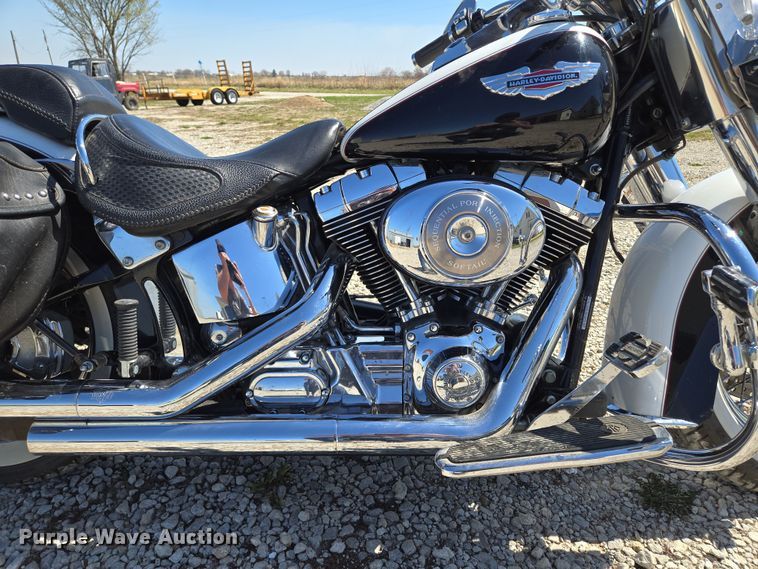 image for item EM7005 2005 Harley Davidson  Softail Deluxe  motorcycle