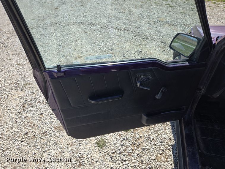 image for item EM7007 1995 Chevrolet Tracker  SUV