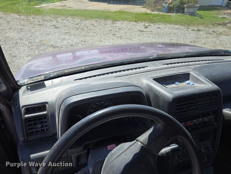 image for item EM7007 1995 Chevrolet Tracker  SUV