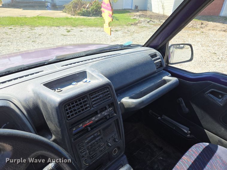 image for item EM7007 1995 Chevrolet Tracker  SUV