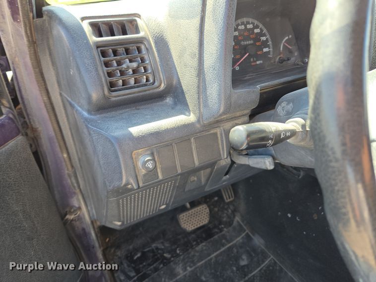 image for item EM7007 1995 Chevrolet Tracker  SUV