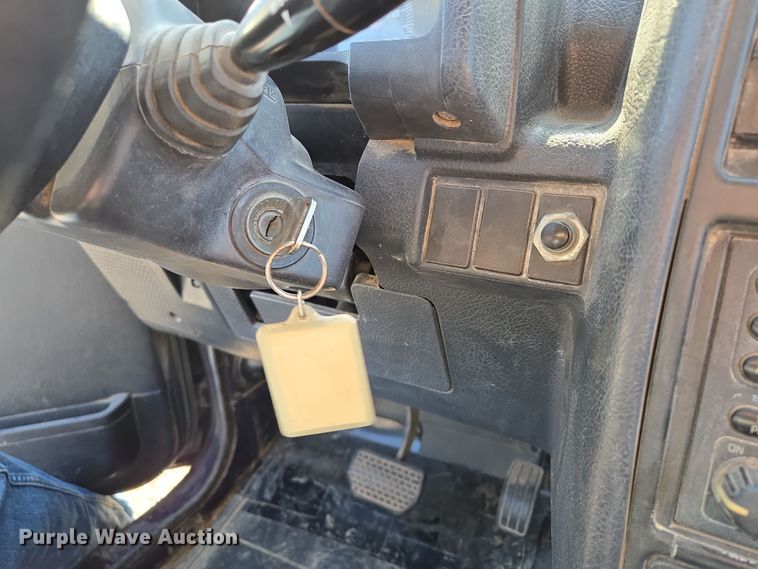 image for item EM7007 1995 Chevrolet Tracker  SUV