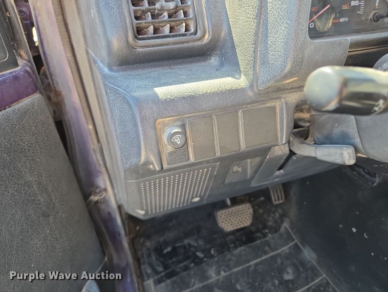 image for item EM7007 1995 Chevrolet Tracker  SUV