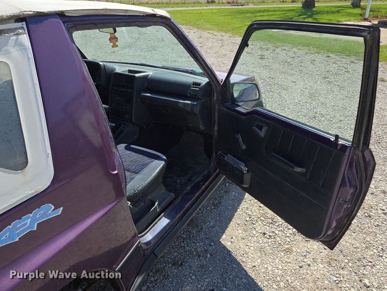 image for item EM7007 1995 Chevrolet Tracker  SUV