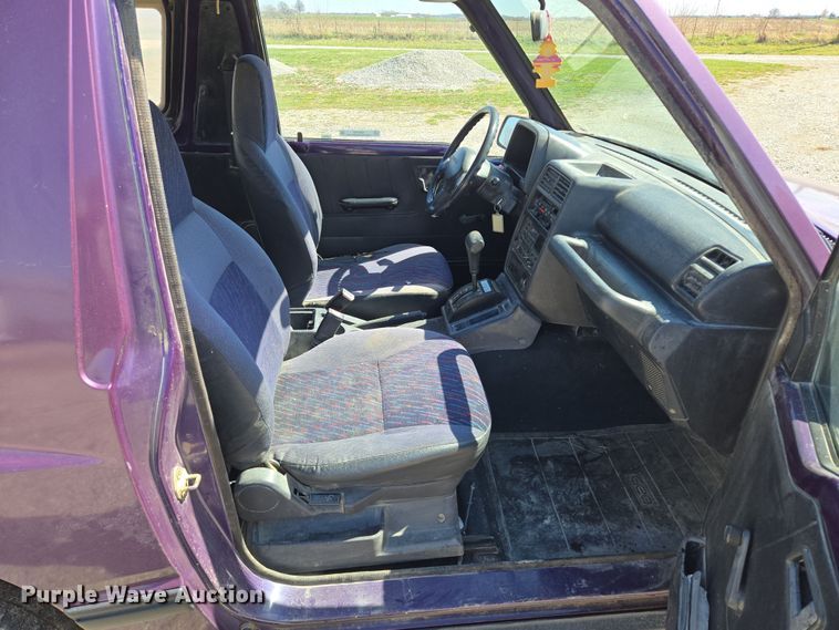 image for item EM7007 1995 Chevrolet Tracker  SUV