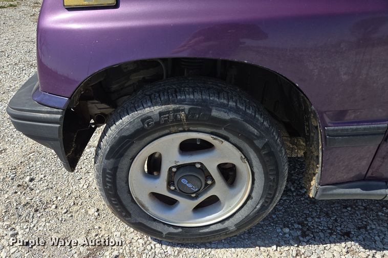 image for item EM7007 1995 Chevrolet Tracker  SUV