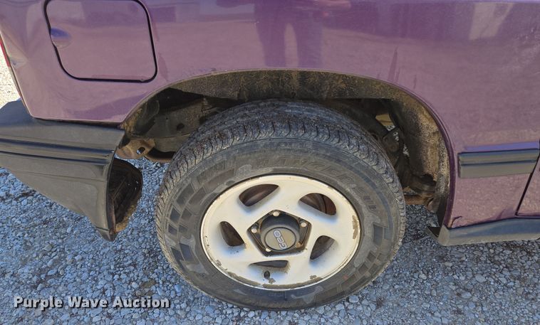 image for item EM7007 1995 Chevrolet Tracker  SUV