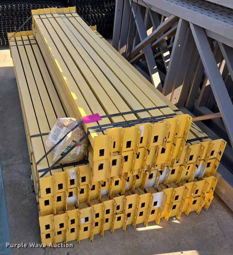 image for item EM7040 Pallet racking 