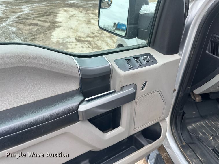 image for item EN3010 2017 Ford  F150 SuperCrew pickup truck