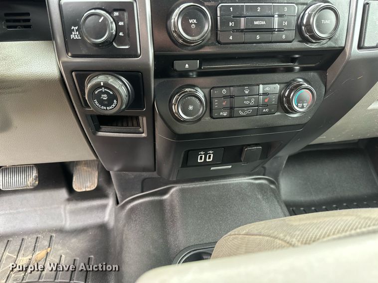 image for item EN3010 2017 Ford  F150 SuperCrew pickup truck