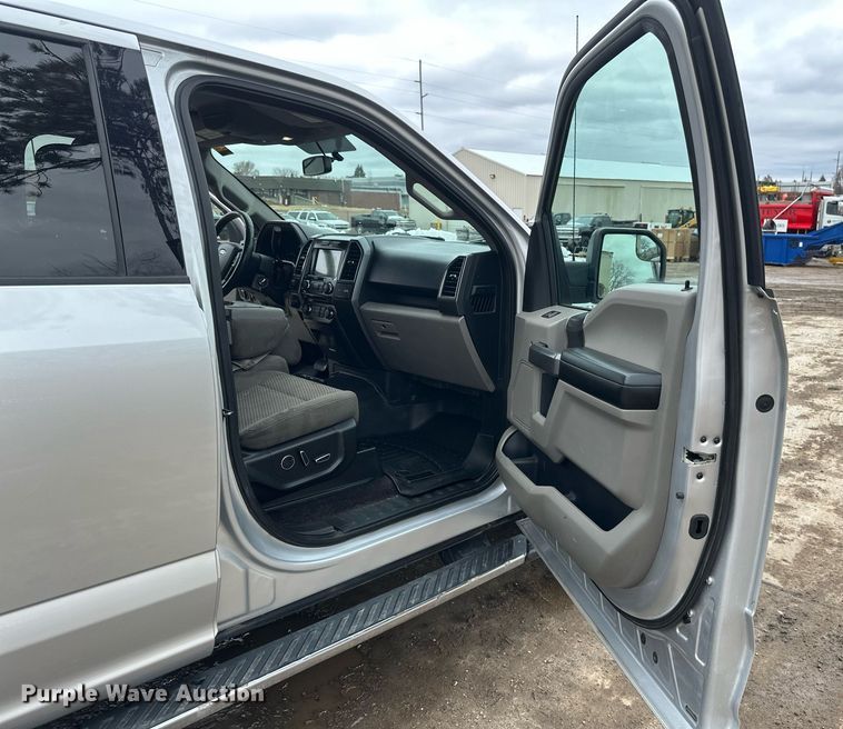 image for item EN3010 2017 Ford  F150 SuperCrew pickup truck