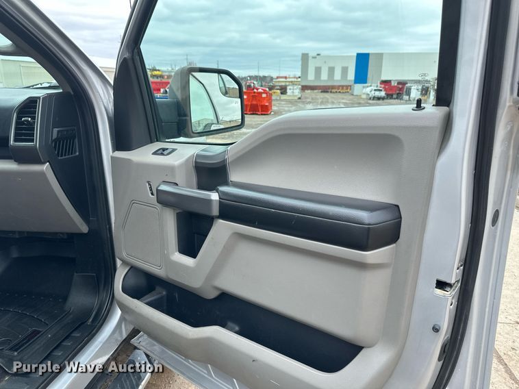 image for item EN3010 2017 Ford  F150 SuperCrew pickup truck