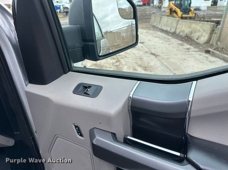 image for item EN3010 2017 Ford  F150 SuperCrew pickup truck