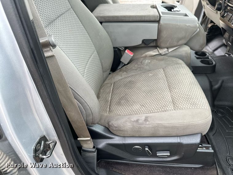 image for item EN3010 2017 Ford  F150 SuperCrew pickup truck