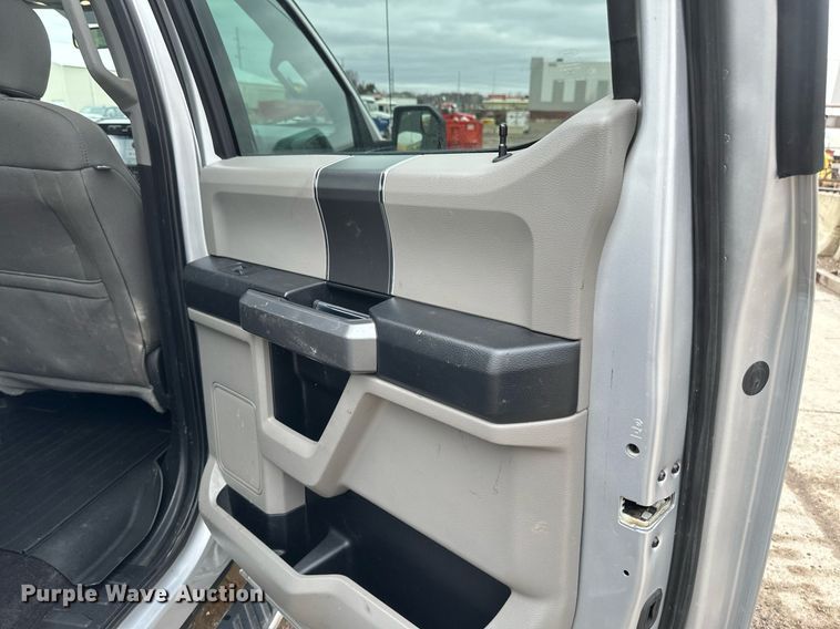 image for item EN3010 2017 Ford  F150 SuperCrew pickup truck