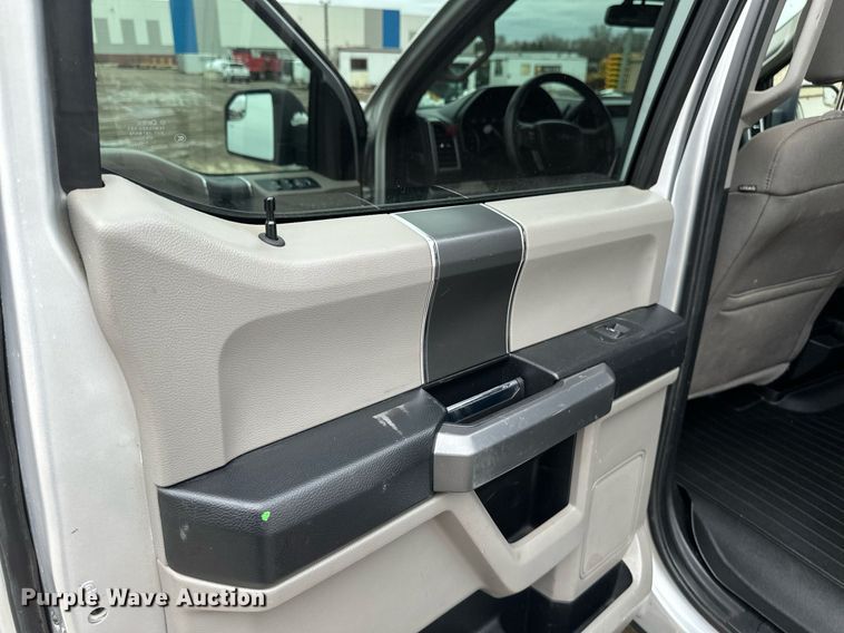 image for item EN3010 2017 Ford  F150 SuperCrew pickup truck