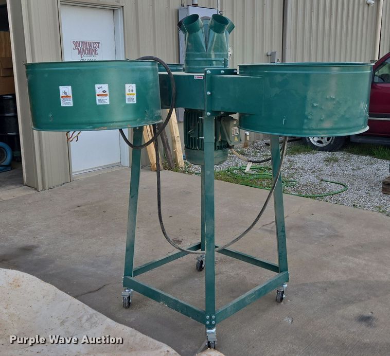 image for item EN3591 Grizzly G0673 dust collector