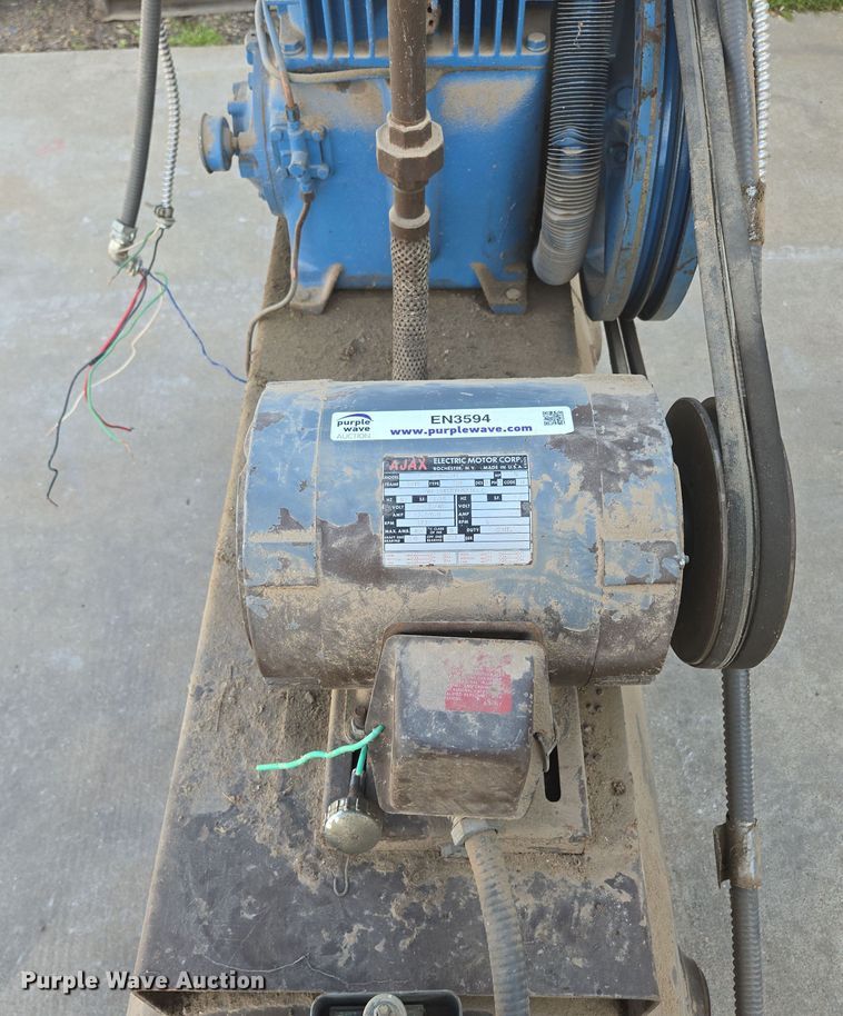 image for item EN3594 Quincy 325 15 air compressor