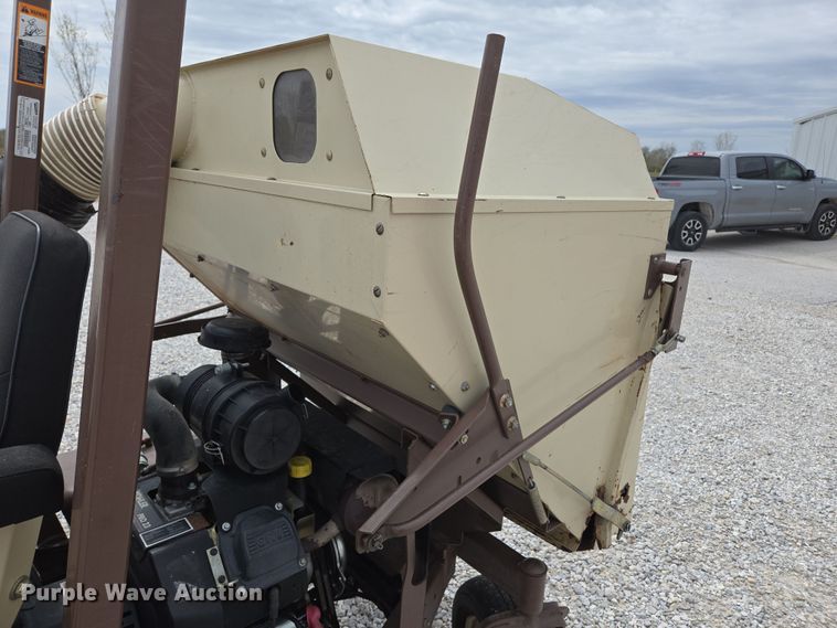 image for item EN3599 2007 Grasshopper 723K H2 ZTR lawn mower