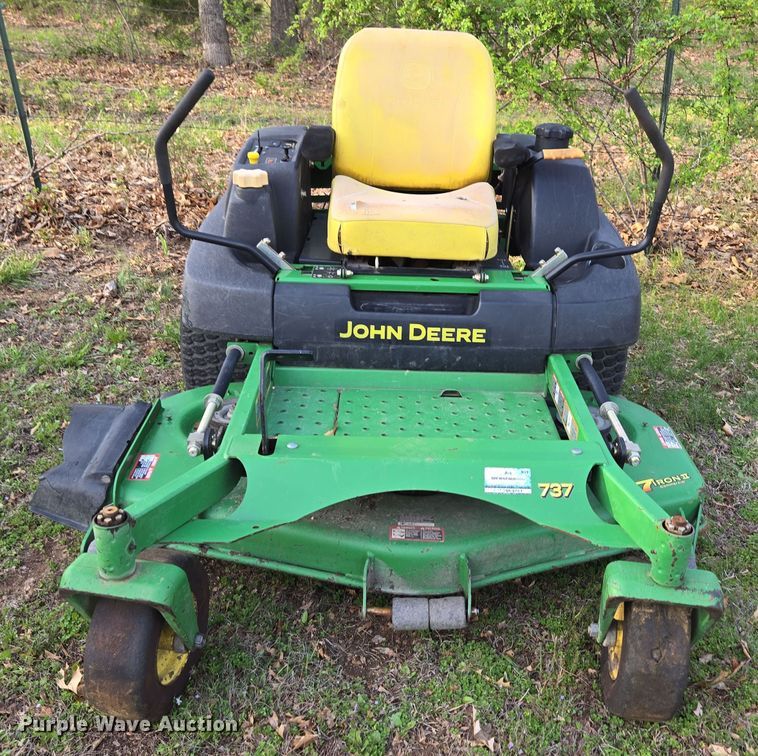 image for item EN3610 John Deere 737 ZTR lawn mower