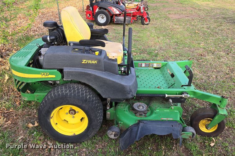 image for item EN3610 John Deere 737 ZTR lawn mower