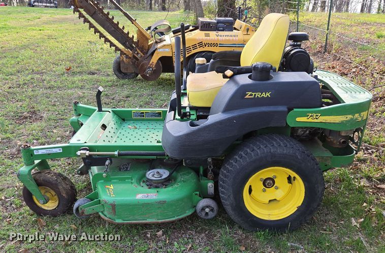 image for item EN3610 John Deere 737 ZTR lawn mower