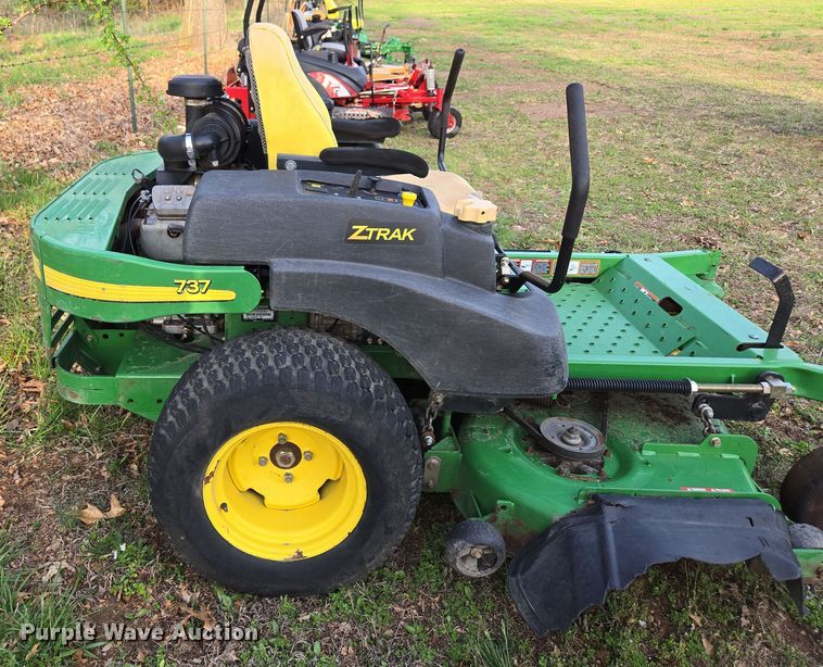 image for item EN3610 John Deere 737 ZTR lawn mower