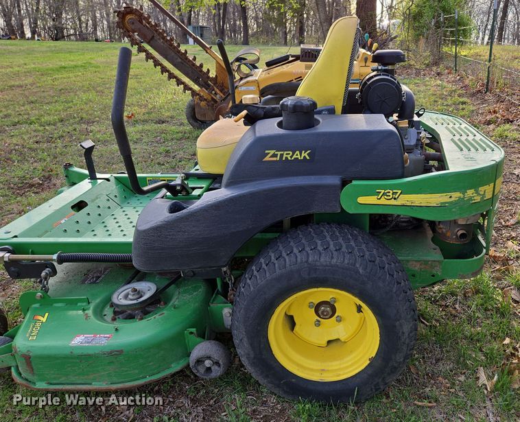 image for item EN3610 John Deere 737 ZTR lawn mower