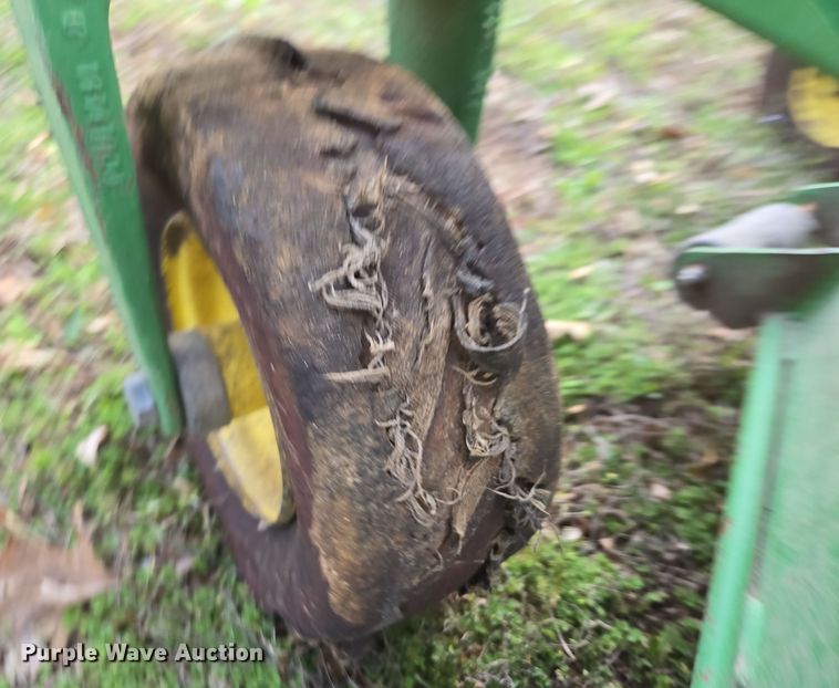 image for item EN3610 John Deere 737 ZTR lawn mower