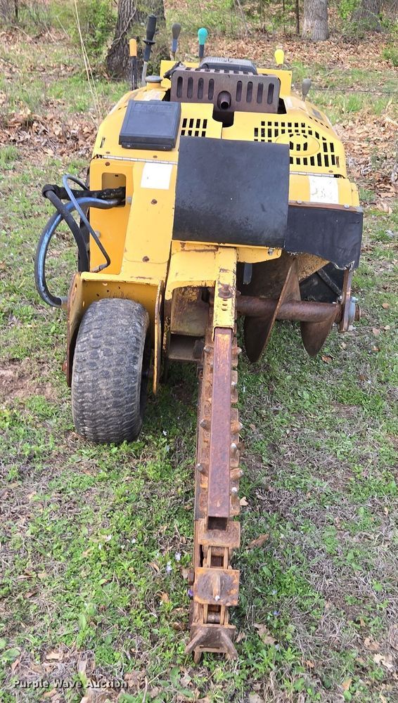 image for item EN3611 2000 Vermeer V2050 trencher