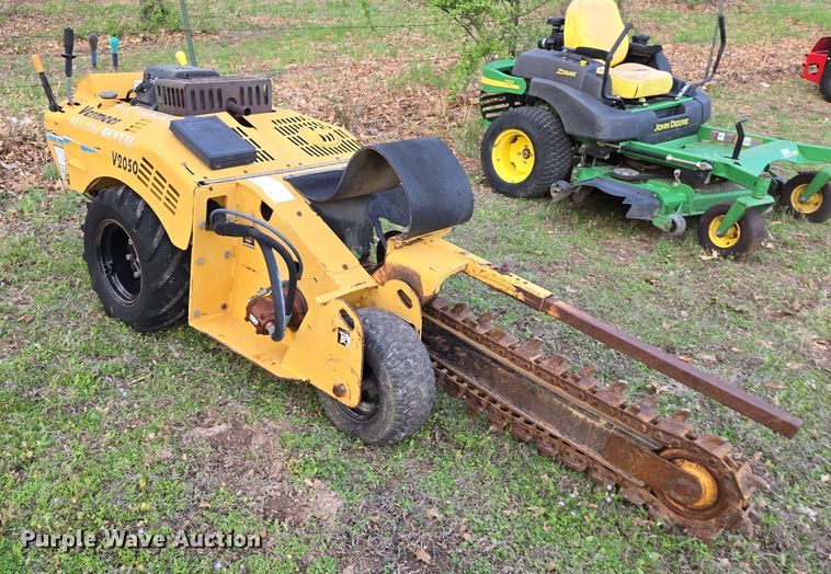 image for item EN3611 2000 Vermeer V2050 trencher