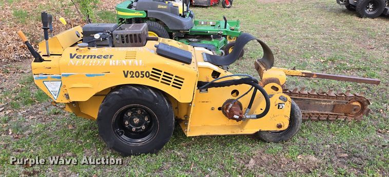 image for item EN3611 2000 Vermeer V2050 trencher