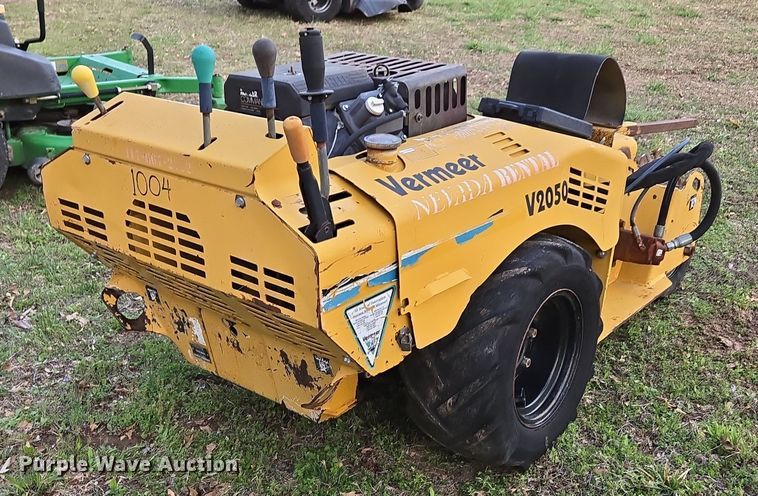 image for item EN3611 2000 Vermeer V2050 trencher