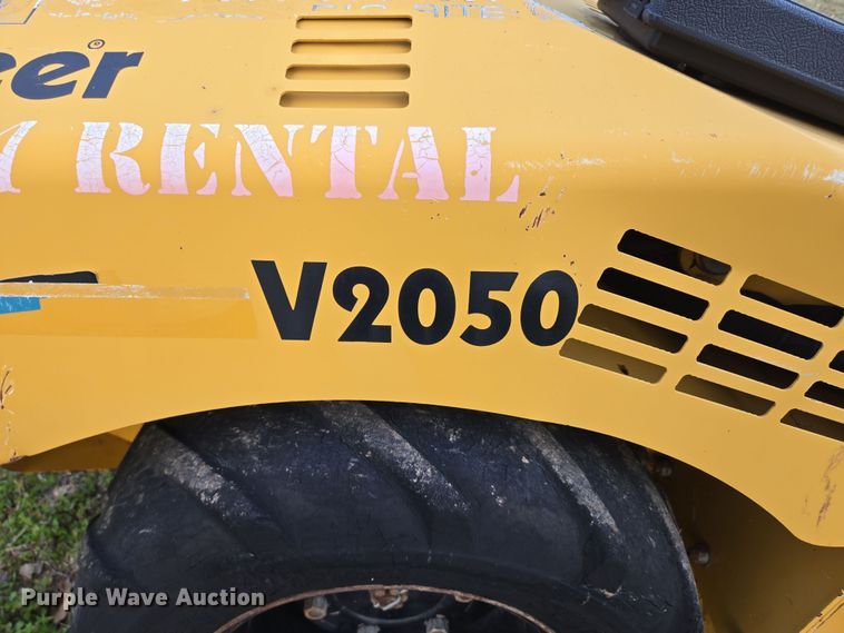 image for item EN3611 2000 Vermeer V2050 trencher