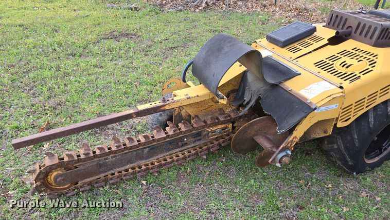 image for item EN3611 2000 Vermeer V2050 trencher